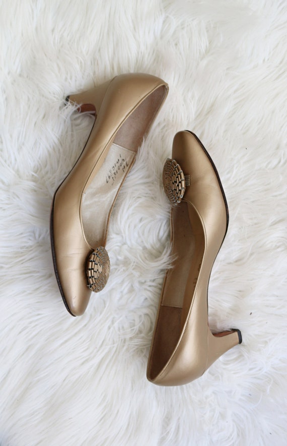 1960's Andrew Geller Gold Pumps // Women's Size 6… - image 5