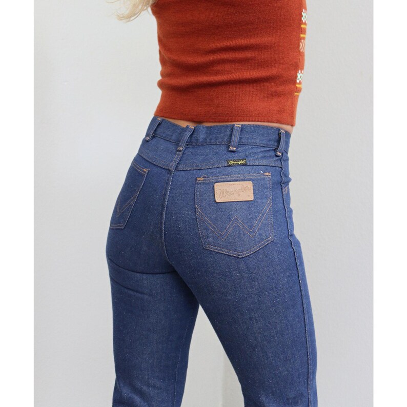 1970's Vintage Dark Wash Flare Wrangler Jeans ~ XXS XS ~ 28" Waist ~ Mid Rise Bell Bottom 70's Denim ~ Made in USA ~ Country Western Wear image 4
