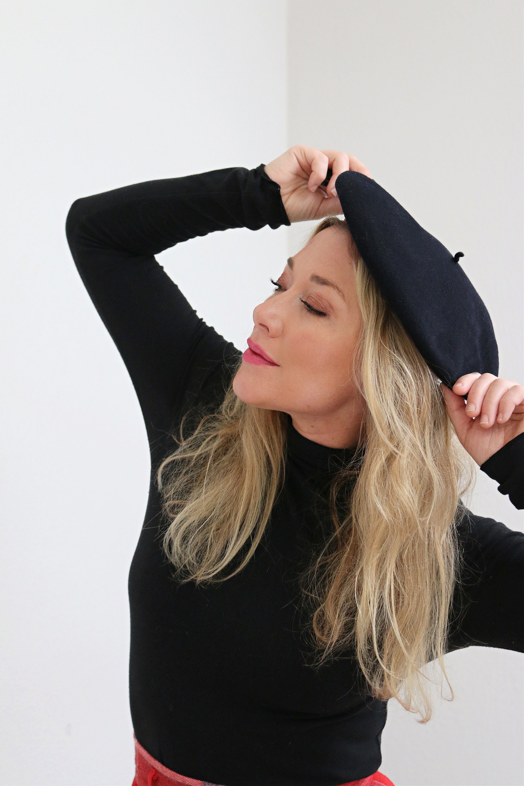 1960\'s French L\'Aiglon Navy Wool Beret // Women\'s Size Extra Small to Small Beret 100% Wool Vintage Hats for Women for sale | eBay main image 2