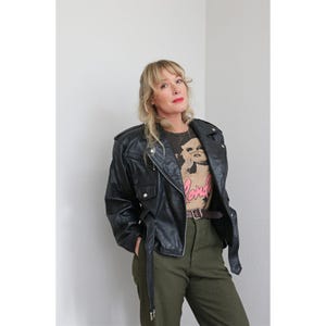 Chaqueta de motociclista vintage negra con cinturón, estilo años 90 ~ Tallas para mujer: S, M, L ~ De pequeña a grande ~ Cuero suave como la mantequilla ~ Estilo motero, estilo años 80 y 90 imagen 6