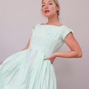 1950's Spring Bud Cotton Dress // Women's Size Double Extra Small // 24 Waist // Metal Zipper // Garden Party Dress // Full Sweep Skirt image 7