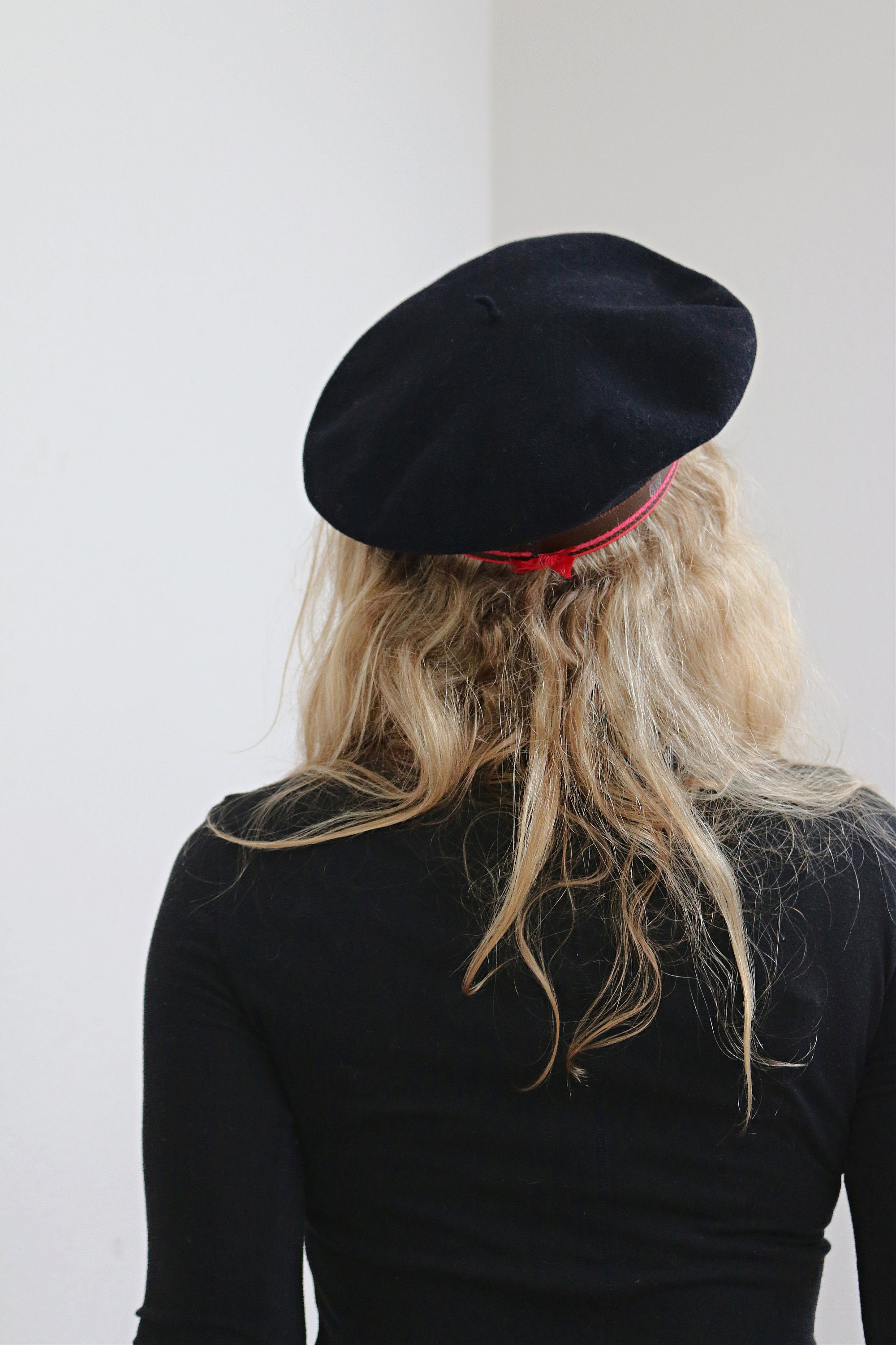1960\'s French L\'Aiglon Navy Wool Beret // Women\'s Size Extra Small to Small Beret 100% Wool Vintage Hats for Women for sale | eBay main image 4