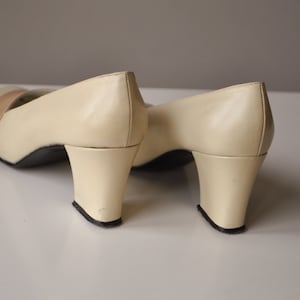 1960s Butter Cream & Taupe Heels // Women's Size 4-1/2 to 5 // Block ...