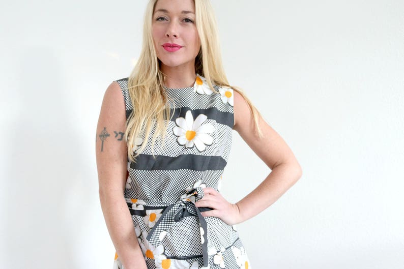 1970s Daisy Pleat Dress Size Small