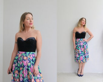 1980's Simple Floral Pleat Skirt /// Women's Size Small to Medium // 28" to 29" Waist // High Waist // A-line // Mid Length // 80's // Cute