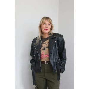 Chaqueta de motociclista vintage negra con cinturón, estilo años 90 ~ Tallas para mujer: S, M, L ~ De pequeña a grande ~ Cuero suave como la mantequilla ~ Estilo motero, estilo años 80 y 90 imagen 5