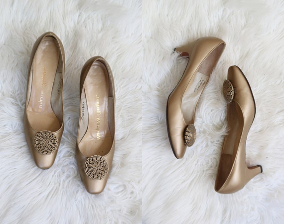 1960's Andrew Geller Gold Pumps // Women's Size 6… - image 1