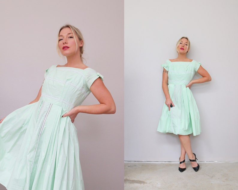 1950's Spring Bud Cotton Dress // Women's Size Double Extra Small // 24 Waist // Metal Zipper // Garden Party Dress // Full Sweep Skirt image 1