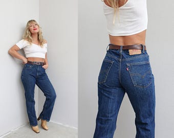 Jeans Levi's 517 vintage de principios de la década de 2000, lavado oscuro, corte bota ~ Tallas para mujer: SM, MD (cintura de 79 a 81 cm) ~ Tallas para hombre: XS, Extra pequeña, Pequeña, Mediana, Western