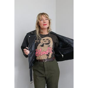 Chaqueta de motociclista vintage negra con cinturón, estilo años 90 ~ Tallas para mujer: S, M, L ~ De pequeña a grande ~ Cuero suave como la mantequilla ~ Estilo motero, estilo años 80 y 90 imagen 7