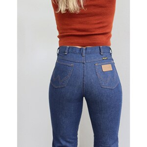 1970's Vintage Dark Wash Flare Wrangler Jeans ~ XXS XS ~ 28" Waist ~ Mid Rise Bell Bottom 70's Denim ~ Made in USA ~ Country Western Wear image 2