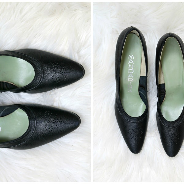 1960's Mandarin High Heels // Women's Size 6-1/2 (6.5) to 7 // Pointed Toe // Black Vegan Leather Shoes // 50's Style // Vintage Pumps