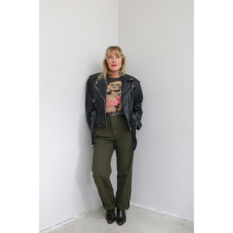 Chaqueta de motociclista vintage negra con cinturón, estilo años 90 ~ Tallas para mujer: S, M, L ~ De pequeña a grande ~ Cuero suave como la mantequilla ~ Estilo motero, estilo años 80 y 90 imagen 4