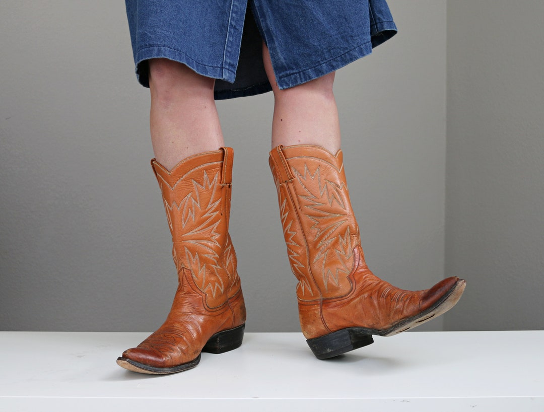 1970's Distressed Pumpkin Cowboy Boots // Men's Size 81/2 to 9 D// Women's Size 10 to 101/2