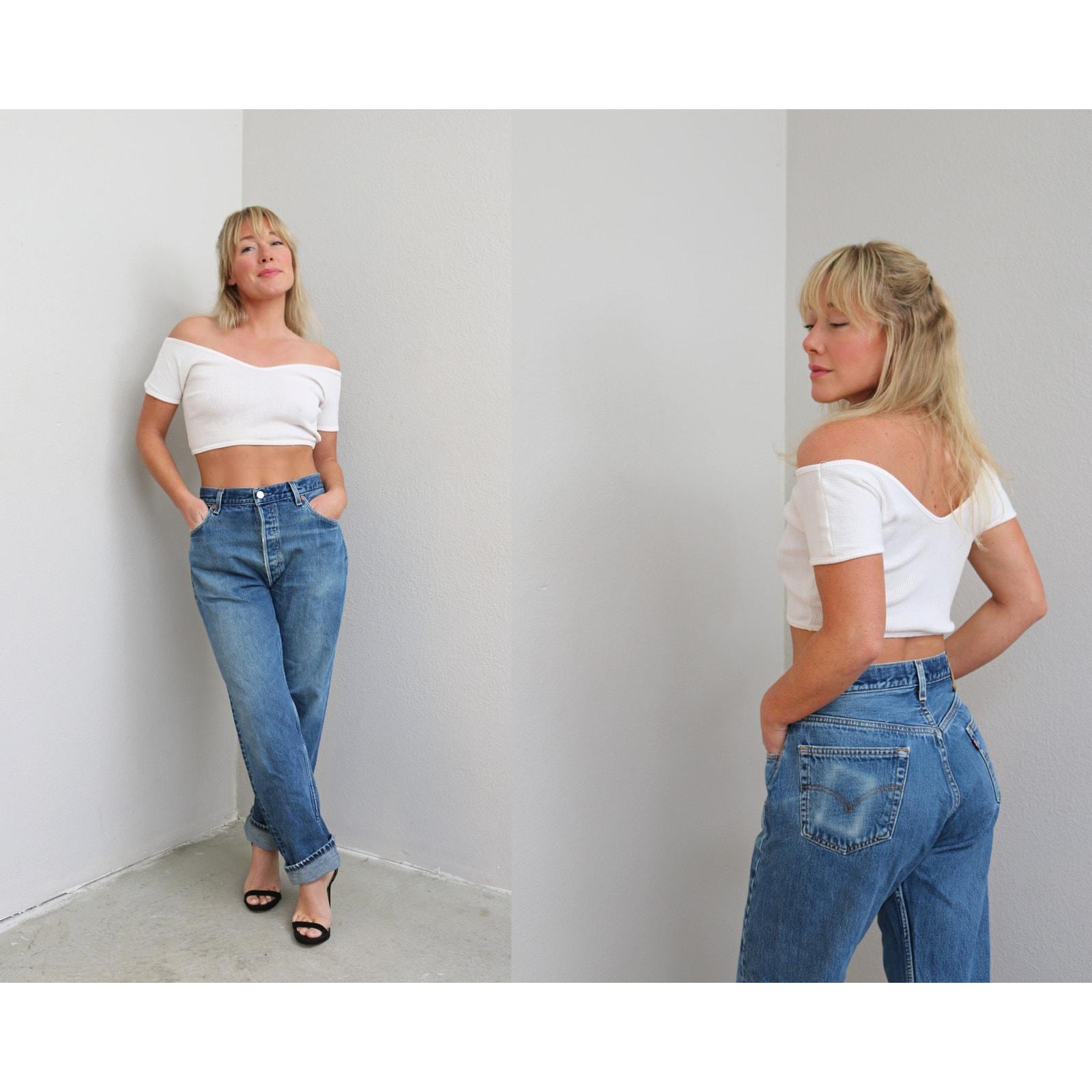 2000's Vintage Levi's 501 Medium Wash Wallet Mark Jeans ~ Women's