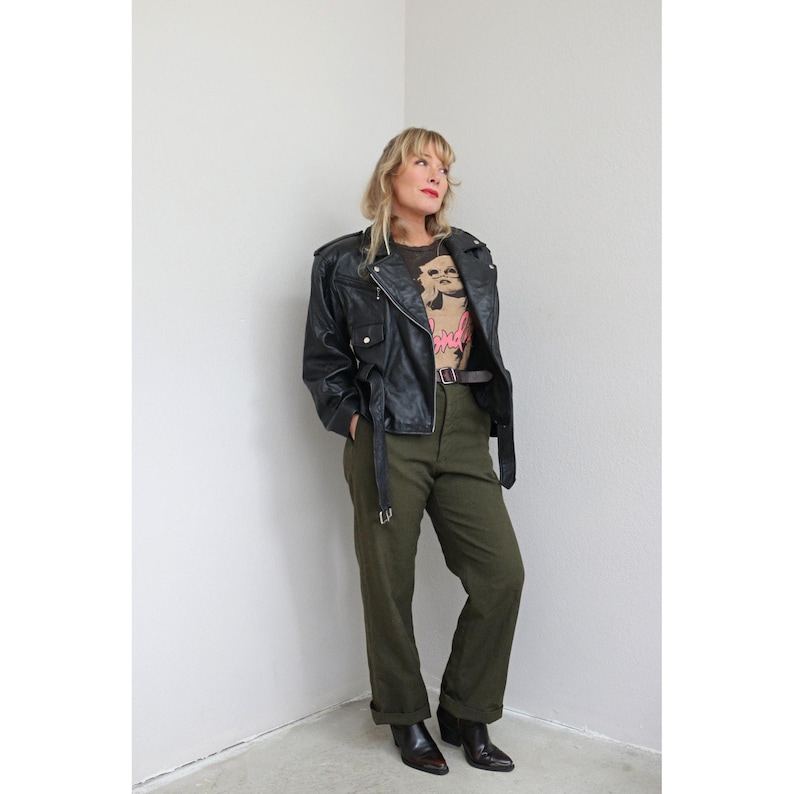Chaqueta de motociclista vintage negra con cinturón, estilo años 90 ~ Tallas para mujer: S, M, L ~ De pequeña a grande ~ Cuero suave como la mantequilla ~ Estilo motero, estilo años 80 y 90 imagen 10