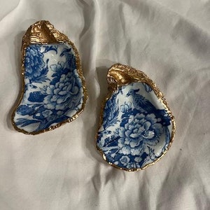 Blue and white chinoserie oyster shell ring dish/trinket, oyster shell ornament, Christmas ornament and gift, hostess gift, teacher gift