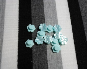 Light blue flower button. 1 button.
