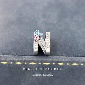 Abalorio de plata 925 con forma de letra N, diseño de mariposa, hecho a mano, compatible con Pandora