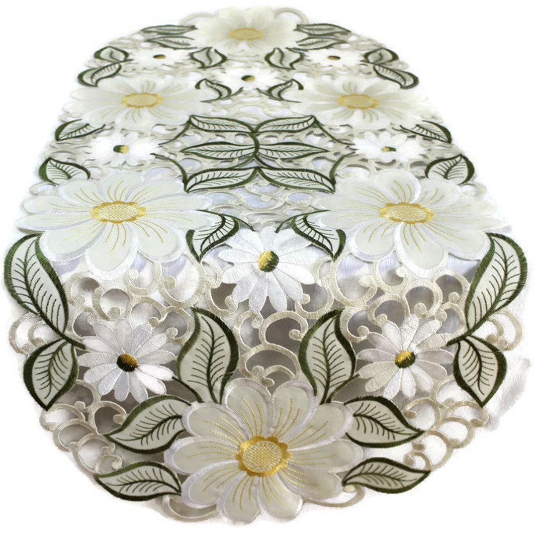 A Gorgeous DIY Flower Table Runner | Home Design & Lifestyle | Maune Legacy