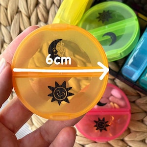 Etui na tabletki 7-dniowy organizer na tabletki, przenośny futerał na tabletki, mini organizer na leki, kieszonkowa apteka na leki i witaminy, pudełko na tabletki na dzień i noc