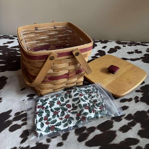 Longaberger 1995 cranberry basket with wooden lid - a Christmas collection - fabric liner