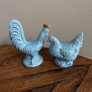 Vintage blue rooster and chicken figurines - Kitchen decor - Kitsch - Farmhouse - collectable knickknacks - kitchen