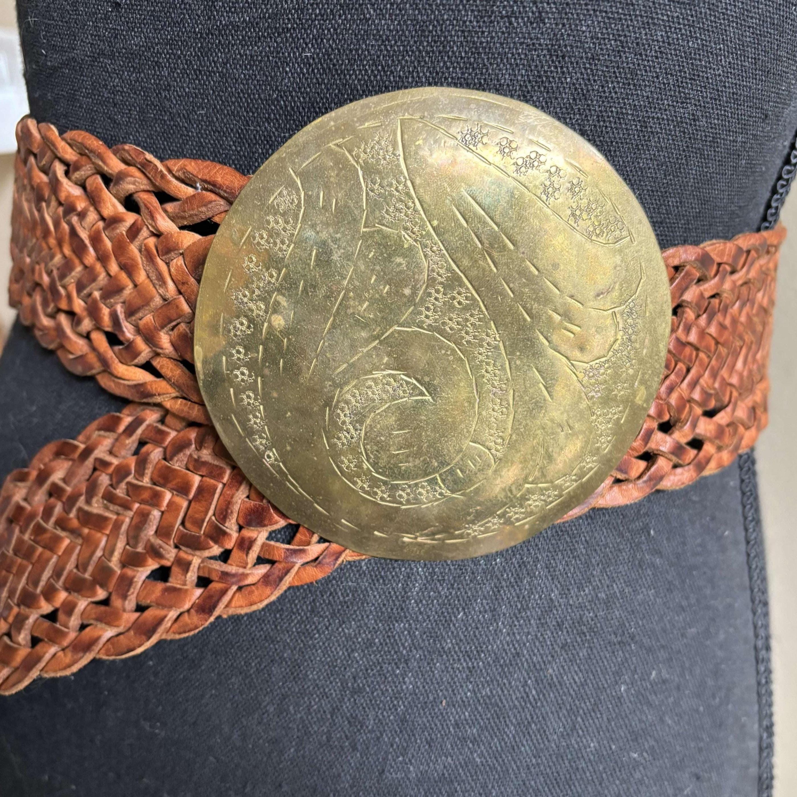 Vintage Women\'s Boho Wood Medallion Chain Belt Brass Coiled Metal Brown Western Vintage Gold Concho Chain Belt: Western Boho Statement Waist  main image 2
