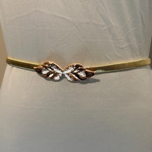 Women&#39;s Gold Stretch Belt with Flower Buckle – Elegant Metal Waist Belt for Dresses, Parties, Weddings, Classic Fashion Accessory