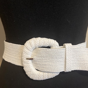 White Stretch Boho Belt – Elastic Raffia Straw Belt with Square Buckle, Summer Woven Belt for Dresses & Pants