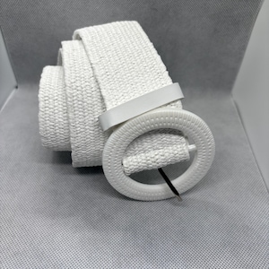 White Woven Raffia Belt – Stretch Boho Summer Belt for Dresses, Round Buckle Belt, Lightweight Belt for Outings