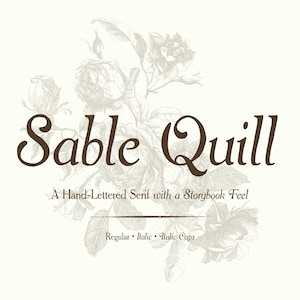 Puede incluir: Gráfico color crema con las palabras "Sable Quill" en una fuente serif elegante de color marrón oscuro. Debajo, se lee "A Hand-Lettered Serif with a Storybook Feel". Ilustraciones florales en el fondo. El texto "Regular, Italic, Italic Caps" está en la parte inferior.