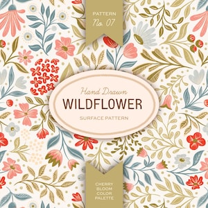 Puede incluir: Un patrón de superficie floral con flores silvestres dibujadas a mano en un diseño repetitivo. El patrón incluye flores rosas, rojas y azules con follaje verde y dorado sobre un fondo crema. Se muestra el texto "Hand Drawn Wildflower Surface Pattern".