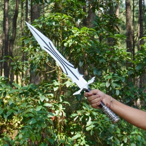 Hand-Forged Carbon Steel Fantasy Sword: Authentic Viking Knife with Leather Sheath