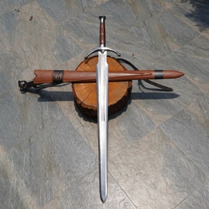 Handgefertigtes, zweischneidiges Wikinger-Schwert: Klinge aus Kohlenstoffstahl, Griff aus Rosenholz