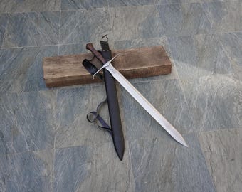 Handgjort vikingasvärd i kolstål: 86 cm samlarklinga av gurkhablad med läderslida