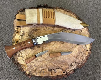 Cuchillo Gurkha Kukri de acero al carbono hecho a mano con funda de cuero ornamentada
