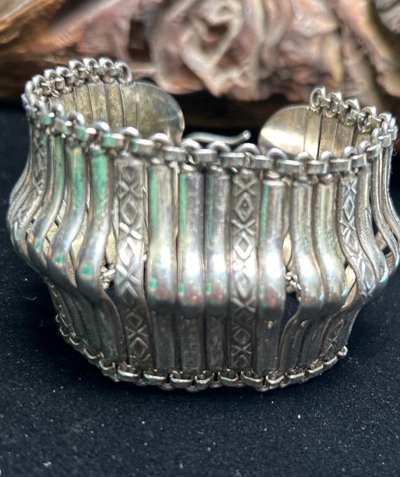 Vintage Beautiful Sterling Bracelet -FREE SHIPPING