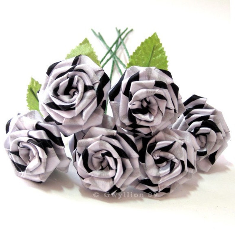 Black and White Swirl Rose Bouquet image 1