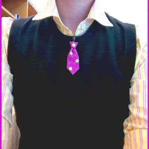 Unisex Mini Tie Pink Houndstooth Necklace image 4