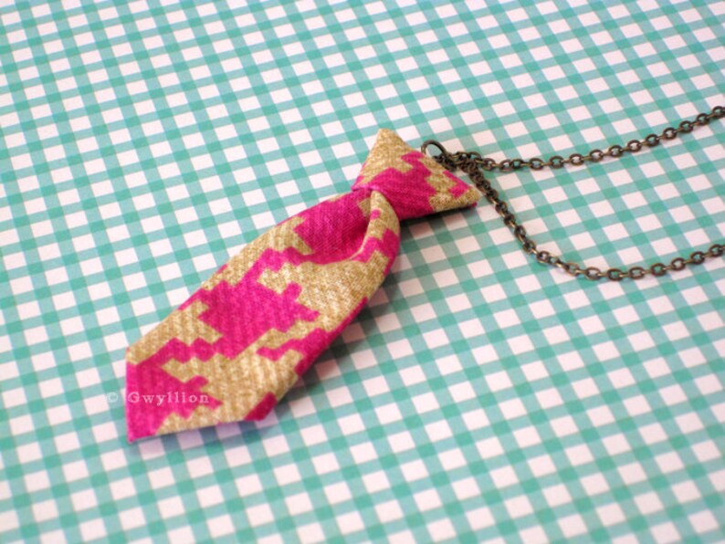 Unisex Mini Tie Pink Houndstooth Necklace image 2
