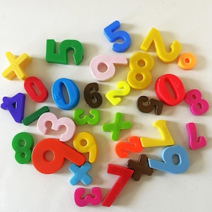 Vintage Children&#39;s Plastic Numbers Set of 30