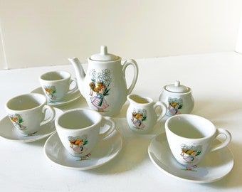 Vintage Children's Tea Set Girl Daises