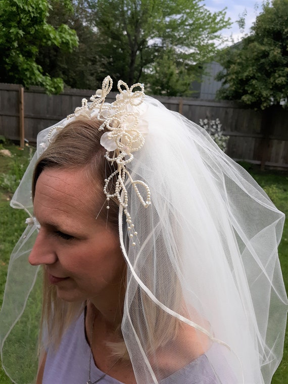 Vintage Mid Century Bridal Veil Off White Waist Le