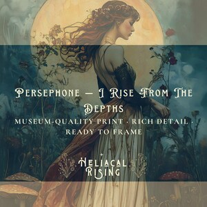 Op de afbeelding: Een museumkwaliteit print met een vrouw met lang rood haar, een bloemenkroon en een vloeiende jurk. Het kunstwerk bevat de tekst "PERSEPHONE - I RISE FROM THE DEPTHS" en "HELIACAL RISING."