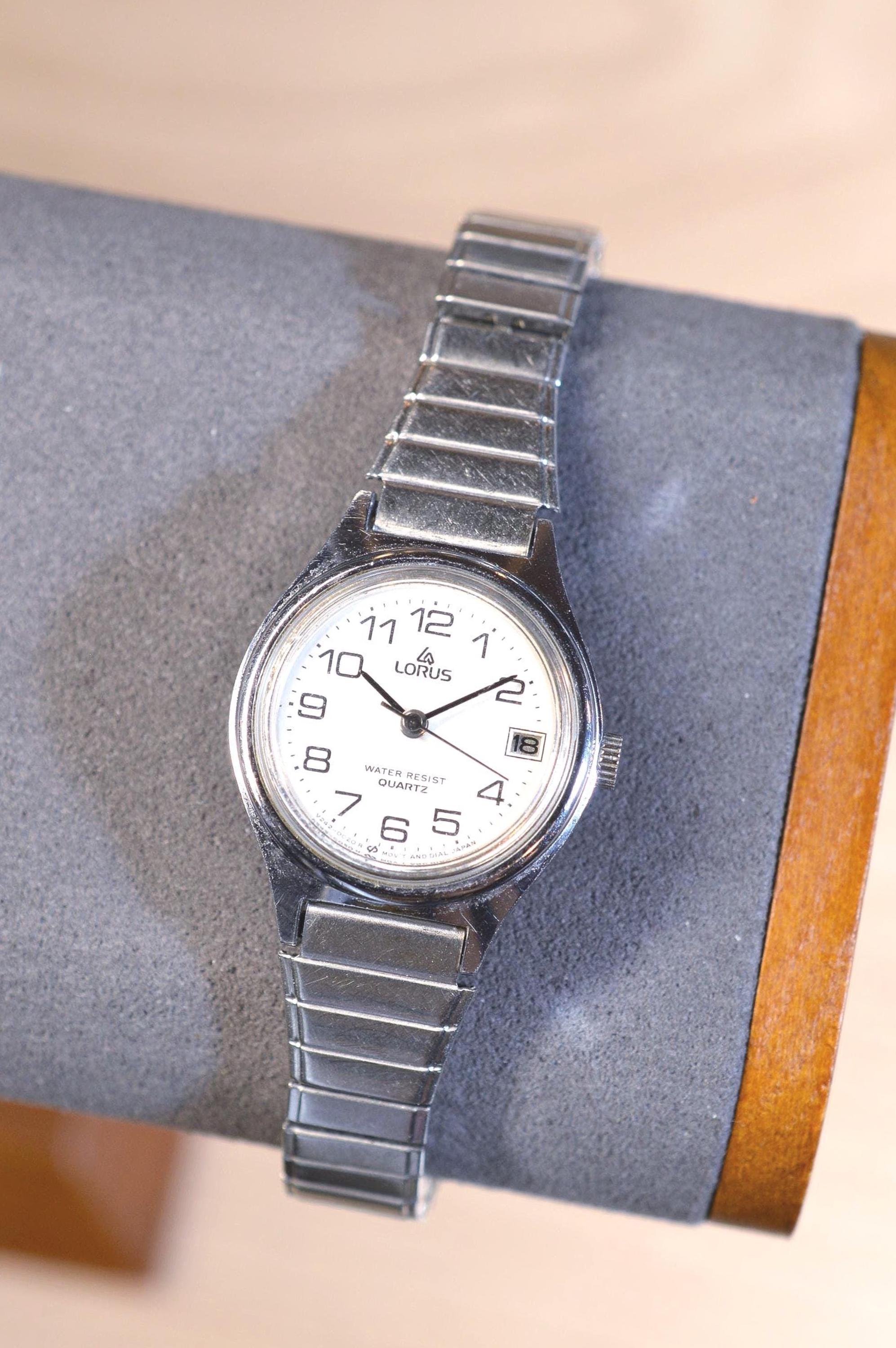 Vintage Lorus Women Wristwatch Silver Tone Japan Movement Quartz Analog Watch LORUS V236-0170 Silver Tone Quartz Analog Women main image 2