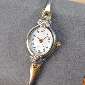 Avon Quartz Watch - Etsy display picture 1