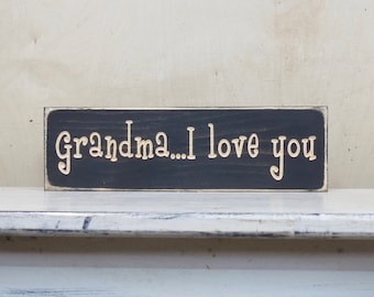 I love you grandma lightly distressed sign