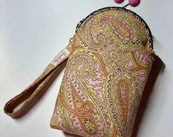 Różowa piłka Kisslock Wristlet