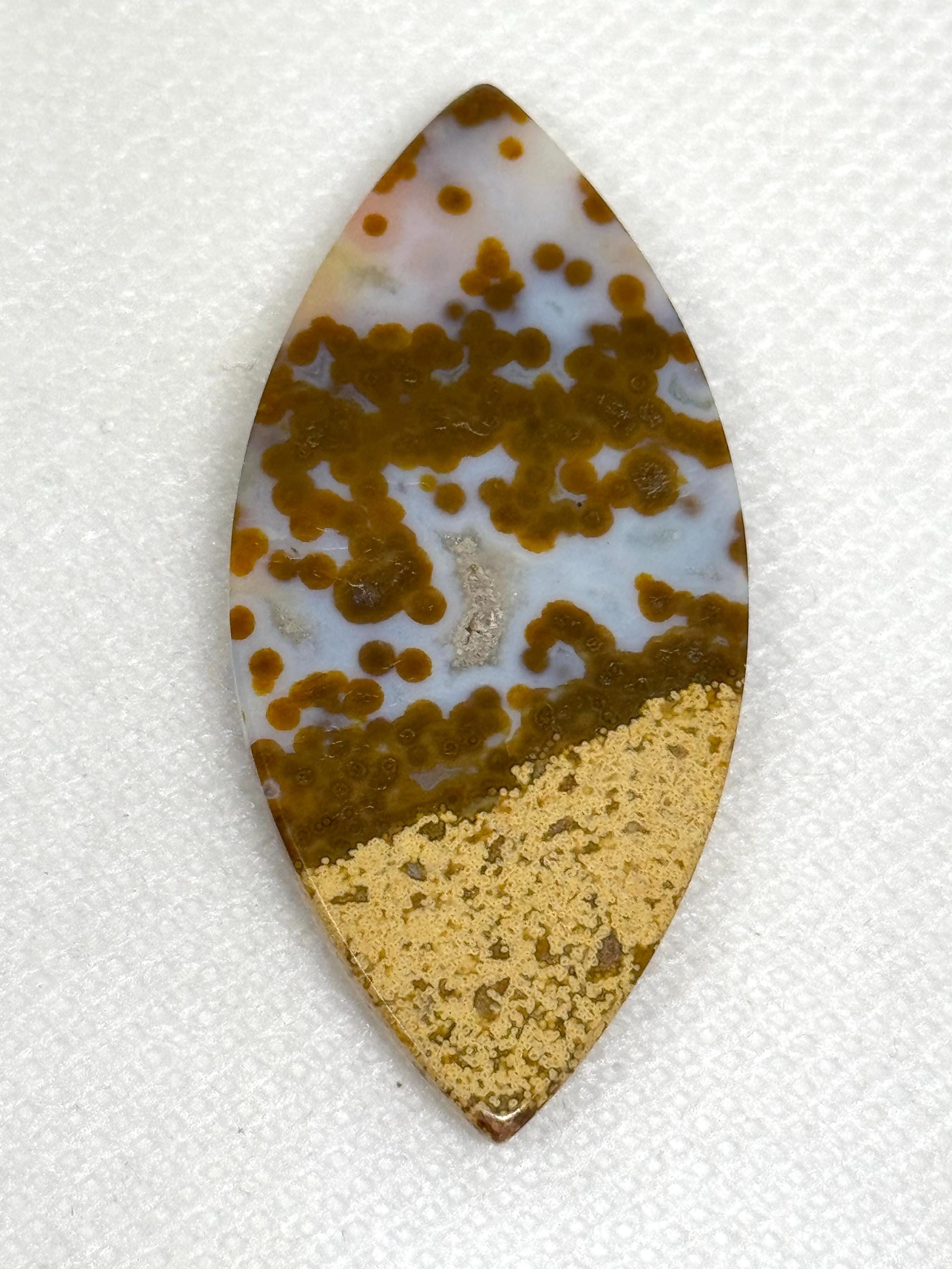 カラフルなオーシャンジャスパーのマーキスシェイプカボション